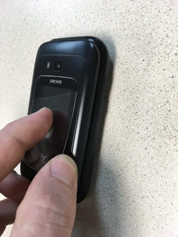 Applying the outer screen protector for F1 Pro flip phones, image 2.